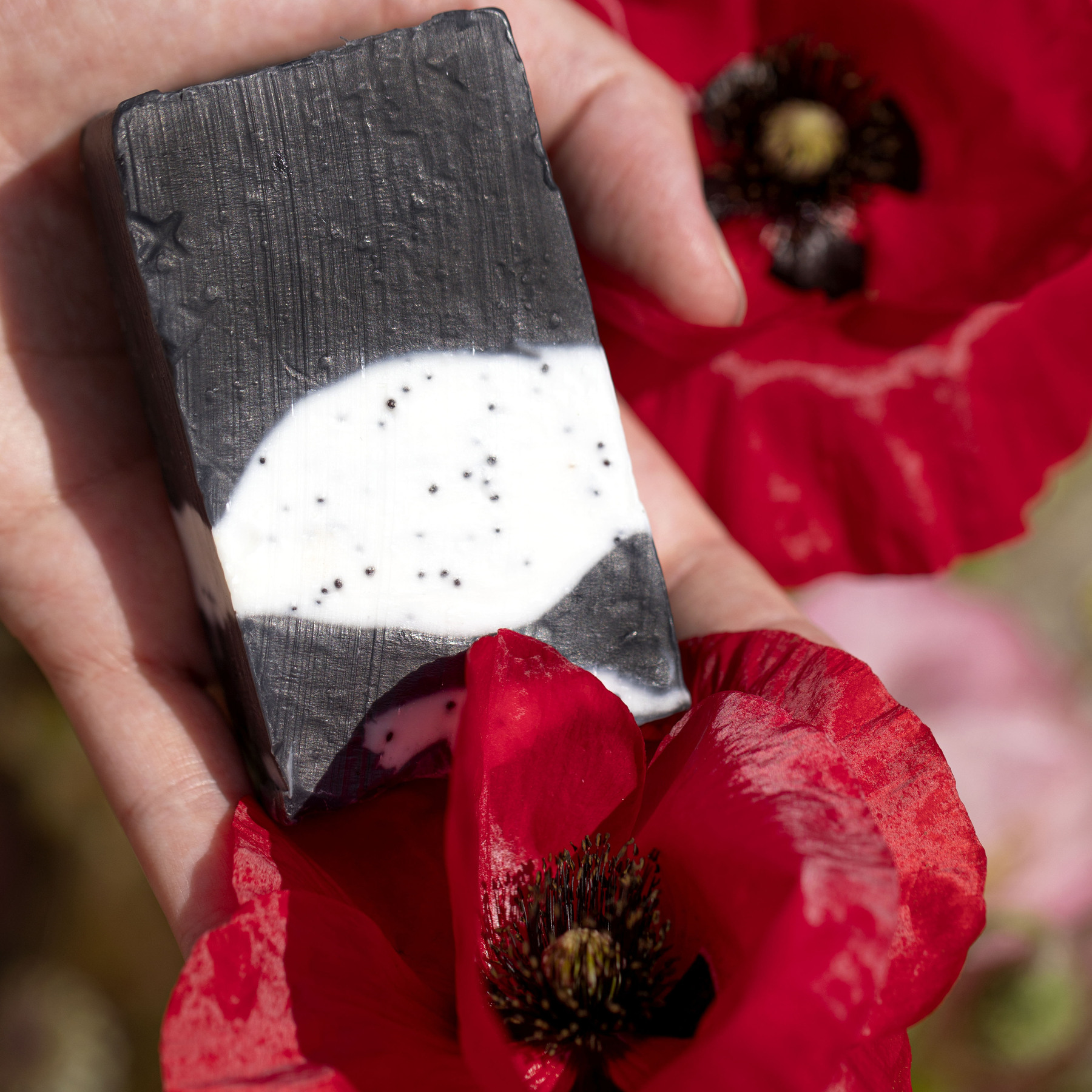 Poppy Pirate - Seife seife-mohn-bambuskohle-kalt-verseift